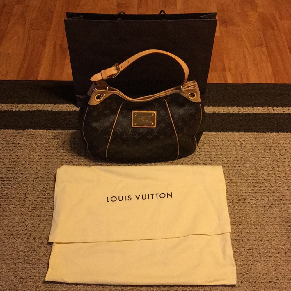 Louis Vuitton Galliera PM